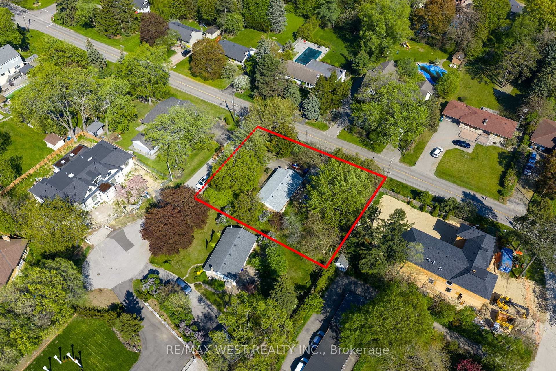 1610 Magenta Court - Detached photo 4 of 14 in Mississauga, Ontario