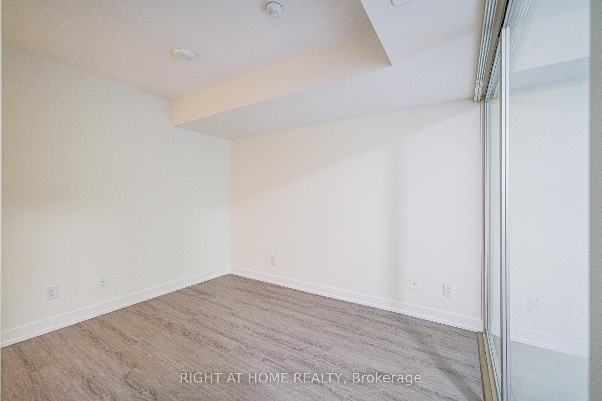 1350 Kingston Road Unit TH03 - Condo photo 19 of 25 in Birch Cliff / Cliffside, Ontario