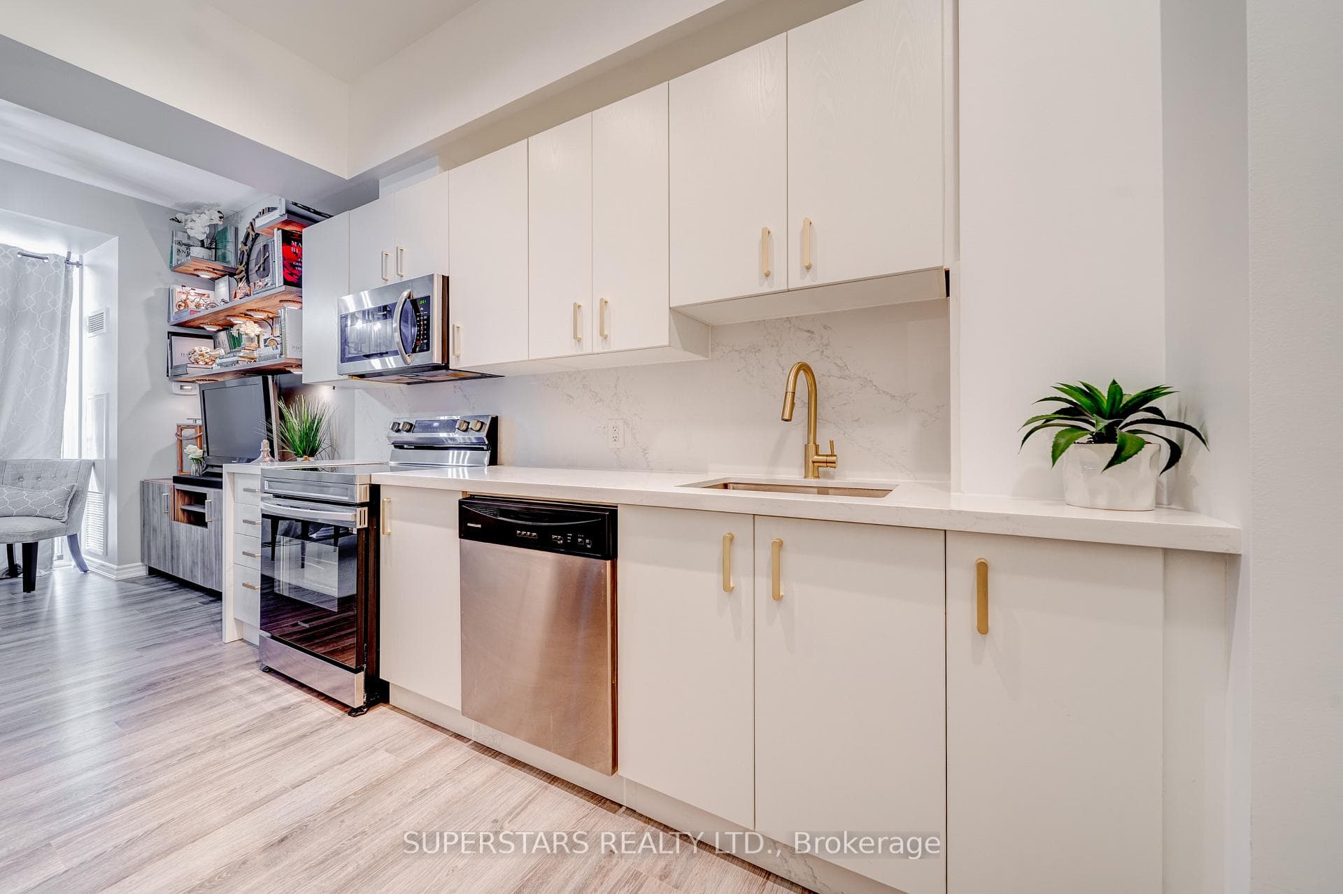 11611 Yonge Street Unit 525 - home for sale in Richmond Hill, Ontario