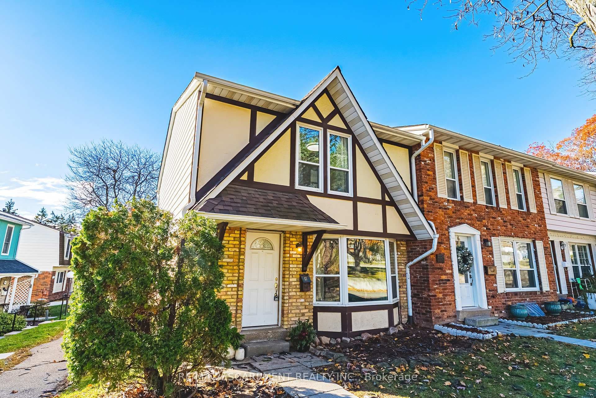 2220 UPPER MIDDLE Road Unit 4 - home for sale in Burlington, Ontario