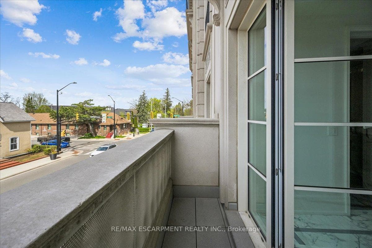 300 Randall Street Unit 211 - Condo photo 13 of 50 in Oakville, Ontario