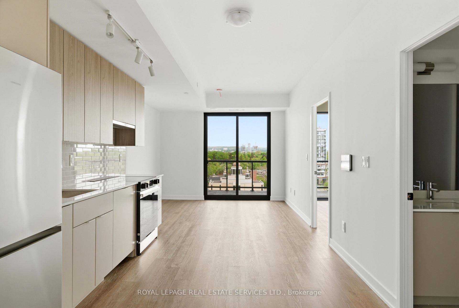 2075 Lakeshore Road Unit 711 - Condo photo 4 of 36 in Burlington, Ontario
