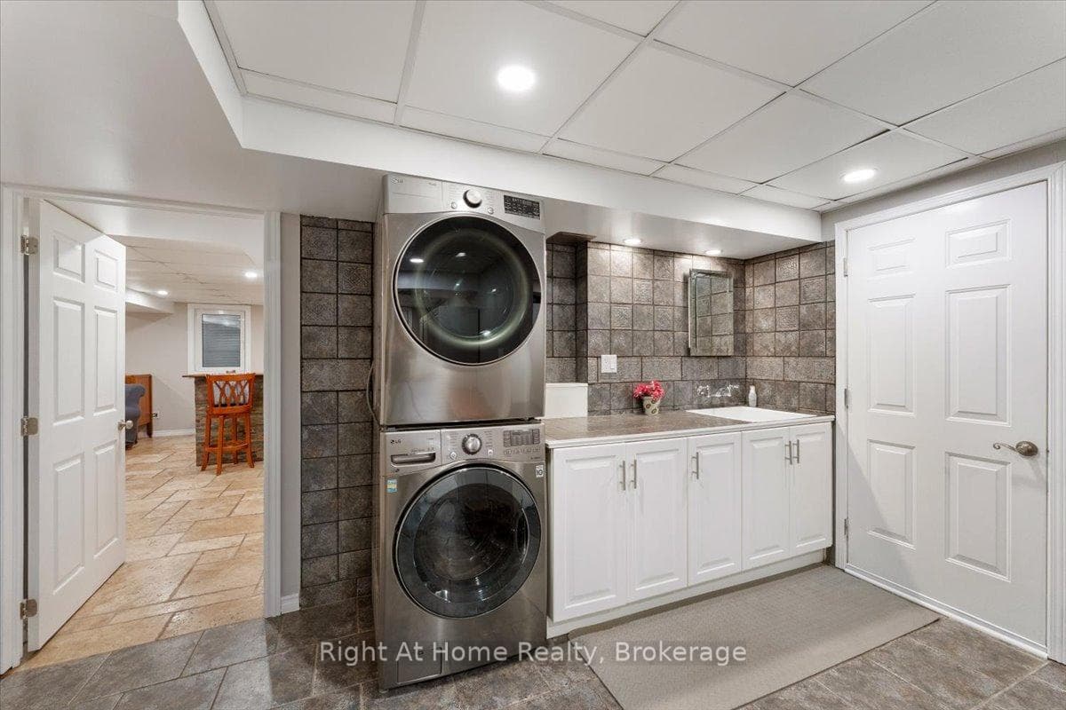 437 Shoreacres Road - Detached photo 39 of 50 in Burlington, Ontario