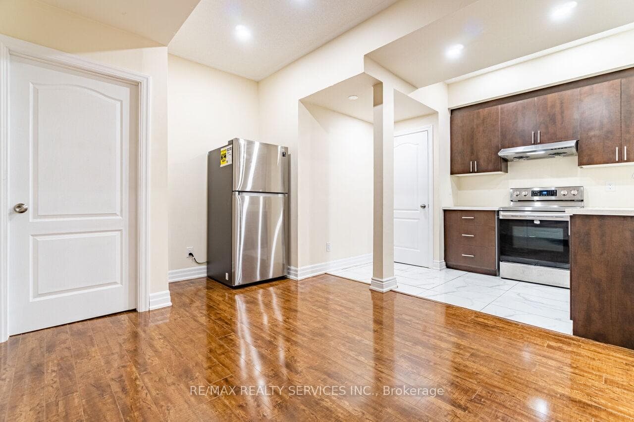 128 Rising Hill Ridge - Detached photo 6 of 18 in Brampton, Ontario