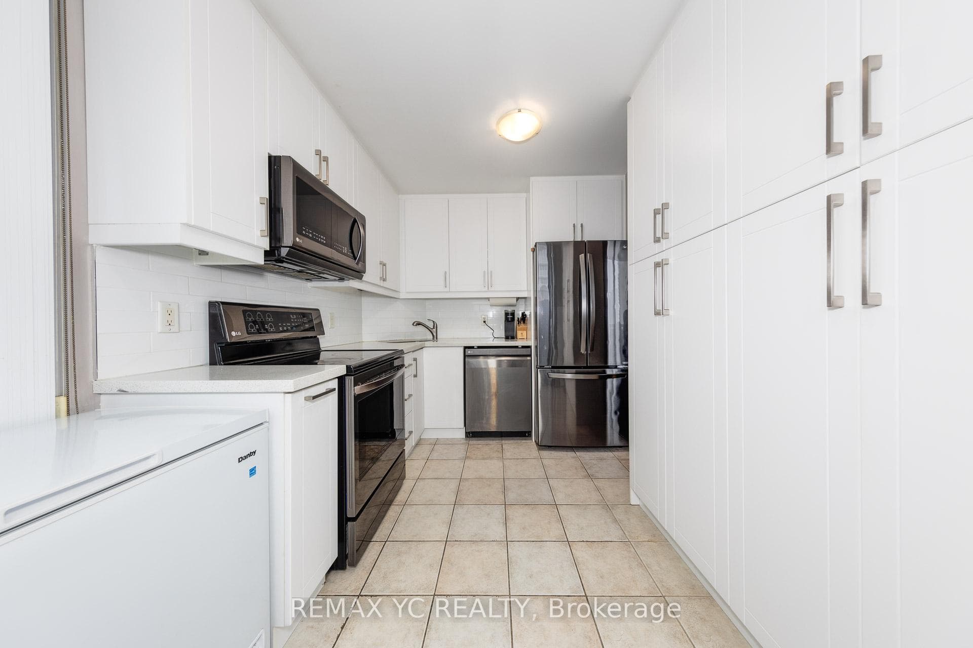 28 Byng Avenue Unit 802 - Condo photo 8 of 21 in Willowdale / Newtonbrook, Ontario