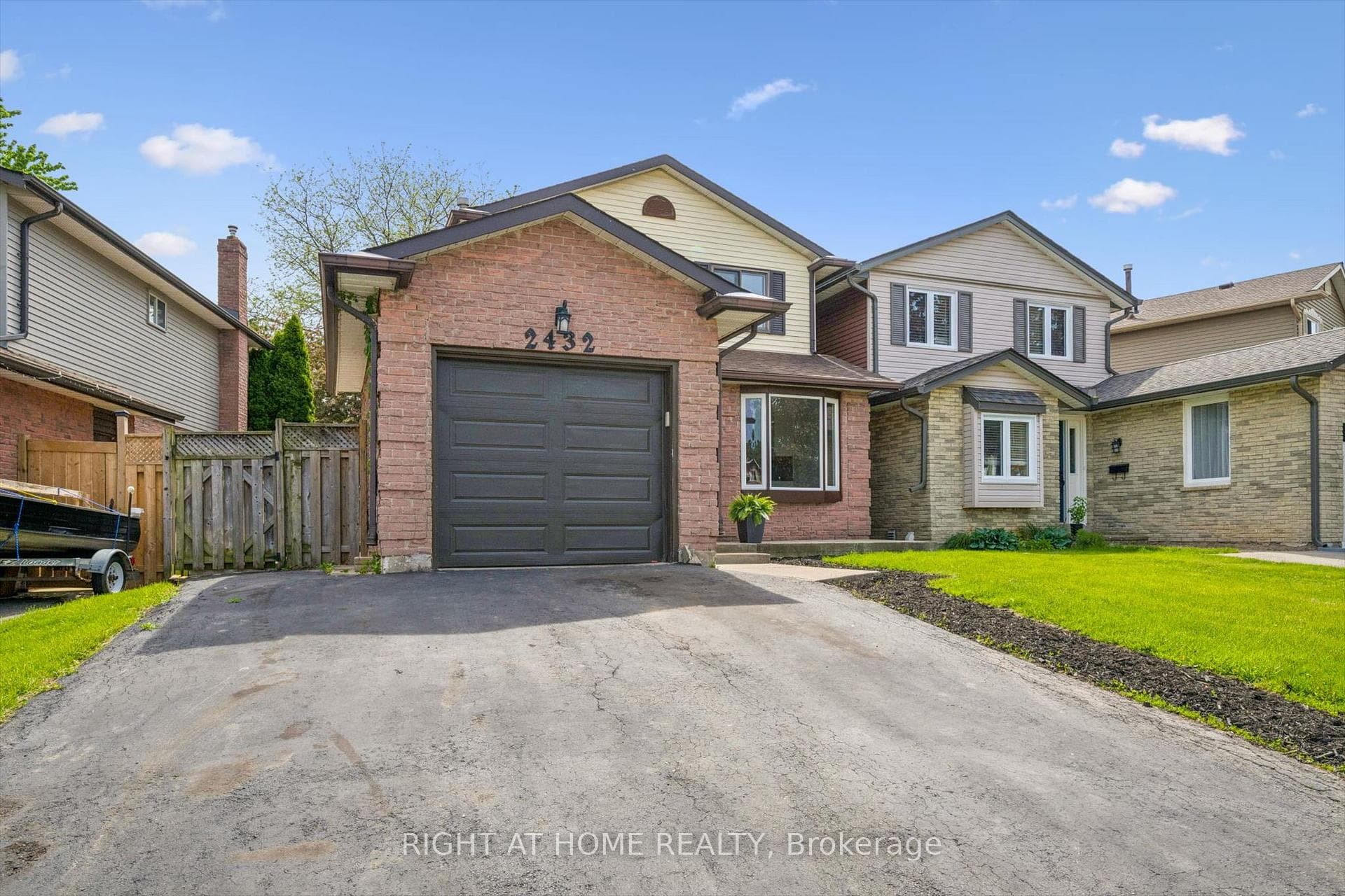 2432 Malcolm Crescent - Detached photo 3 of 35 in Burlington, Ontario