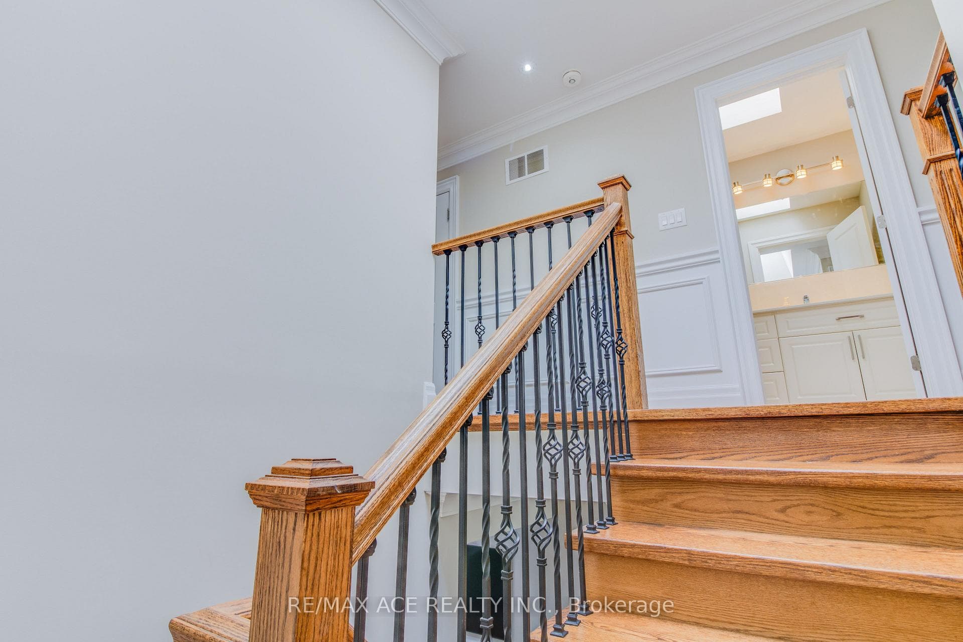 21 Haddon Avenue - Detached photo 13 of 25 in Birch Cliff / Cliffside, Ontario