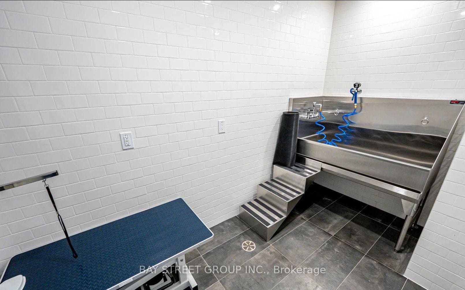 8 cumberland Street Unit 2009 - Condo photo 18 of 19 in Annex / Yorkville / Summerhill, Ontario