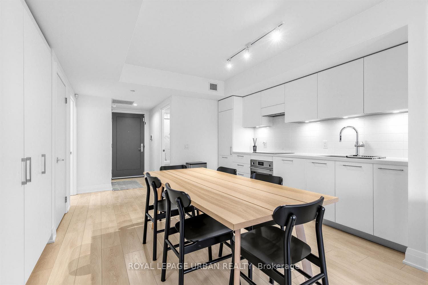 33 Frederick Todd Way Unit 505 - Condo photo 5 of 42 in Flemingdon Park / Don Mills, Ontario