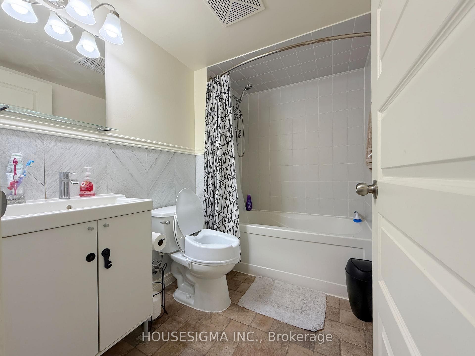 215 Queen Street Unit 509 - Condo photo 12 of 33 in Brampton, Ontario