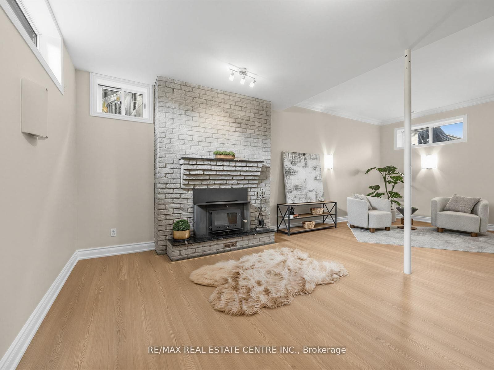 592 Montbeck Crescent - Detached photo 14 of 50 in Mississauga, Ontario