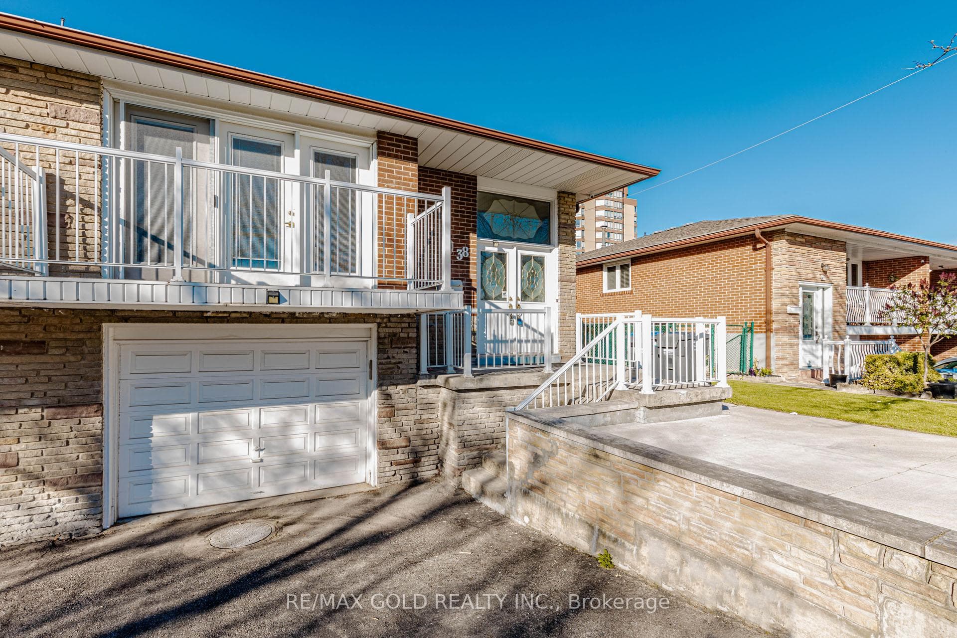 38 Achill Crescent - Semi-Detached photo 4 of 50 in Mississauga, Ontario