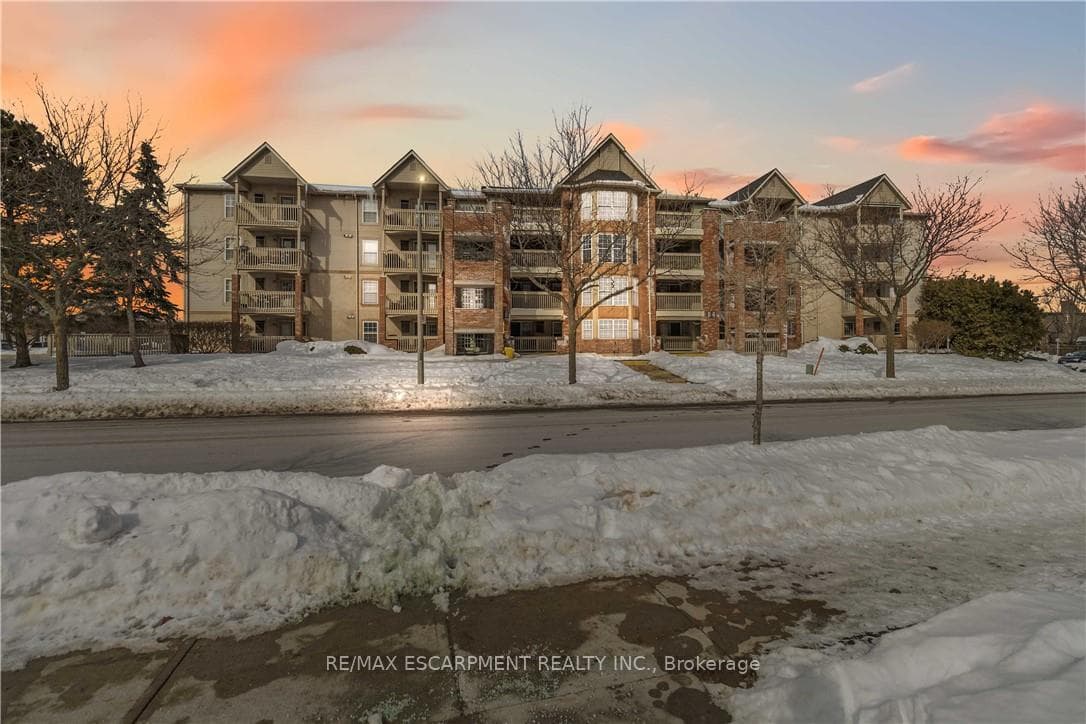 4015 Kilmer Drive Unit 110 - Condo photo 1 of 34 in Burlington, Ontario