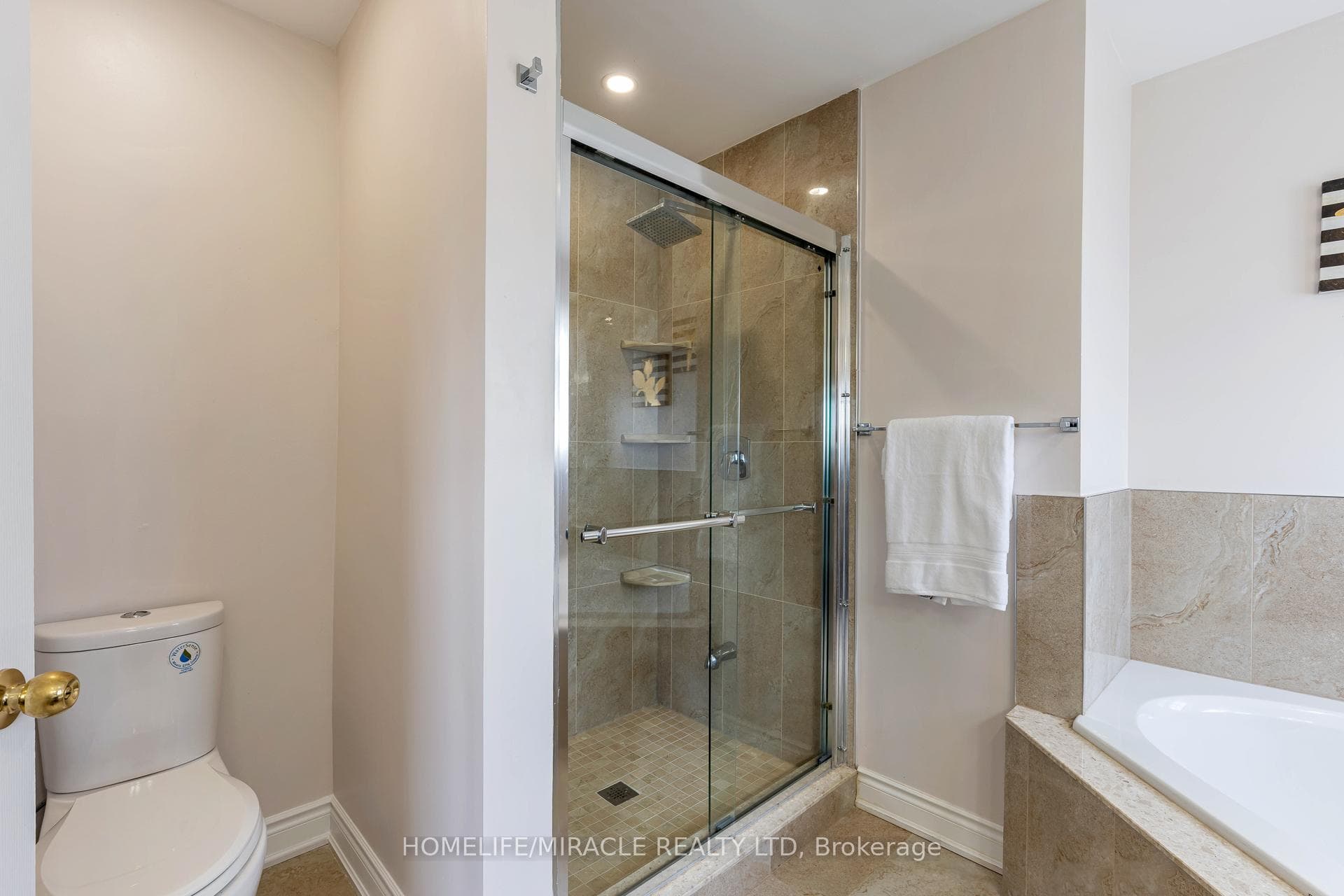 2343 Falling Green Drive - Detached photo 19 of 50 in Oakville, Ontario