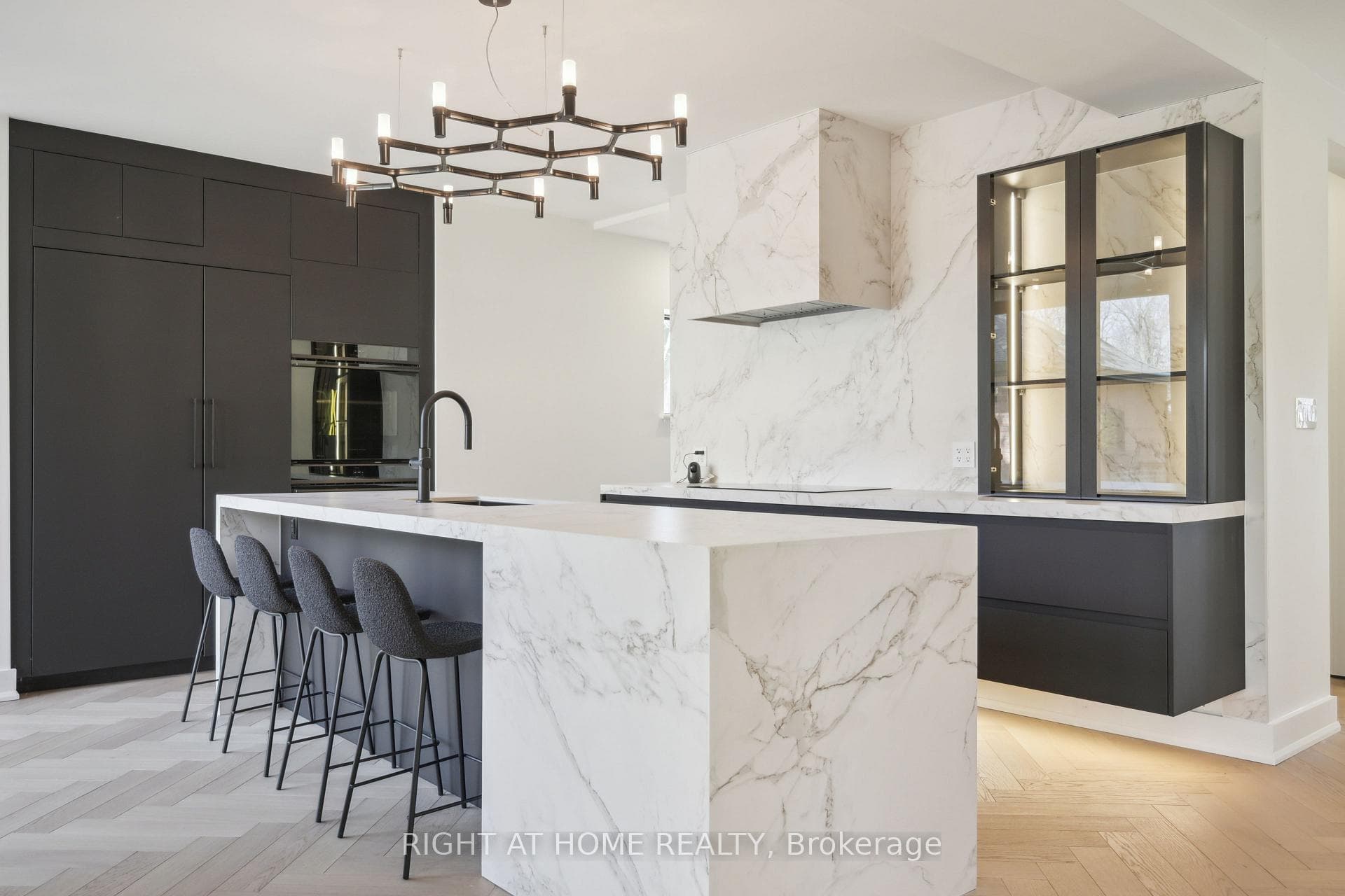 2187 Lakeshore Road - Detached photo 7 of 28 in Burlington, Ontario