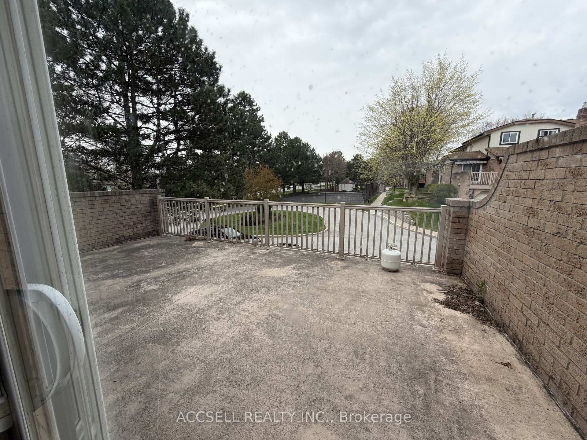 1510 Upper Middle Road Unit 4 - Condo photo 3 of 3 in Burlington, Ontario