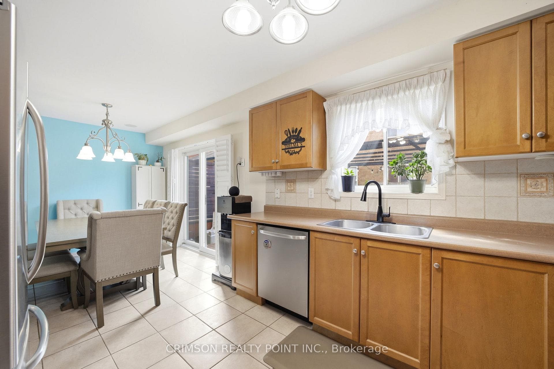 42 Dawson Crescent - Townhouse photo 8 of 37 in Milton, Ontario