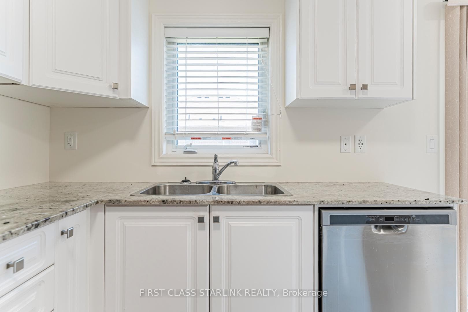 3964 THOMAS ALTON Boulevard - Semi-Detached photo 14 of 44 in Burlington, Ontario