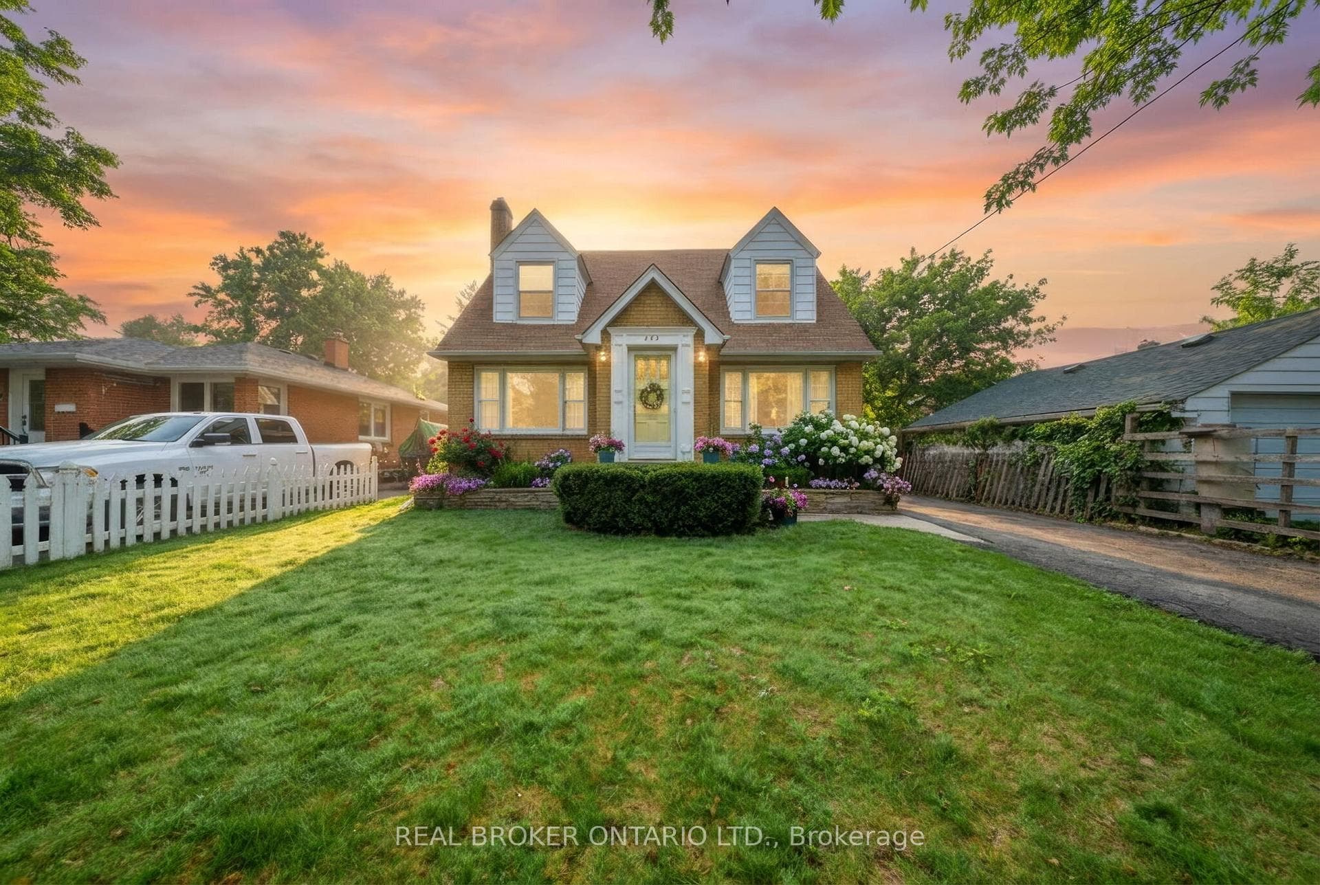243 Sydney Street - Detached photo 1 of 35 in Milton, Ontario