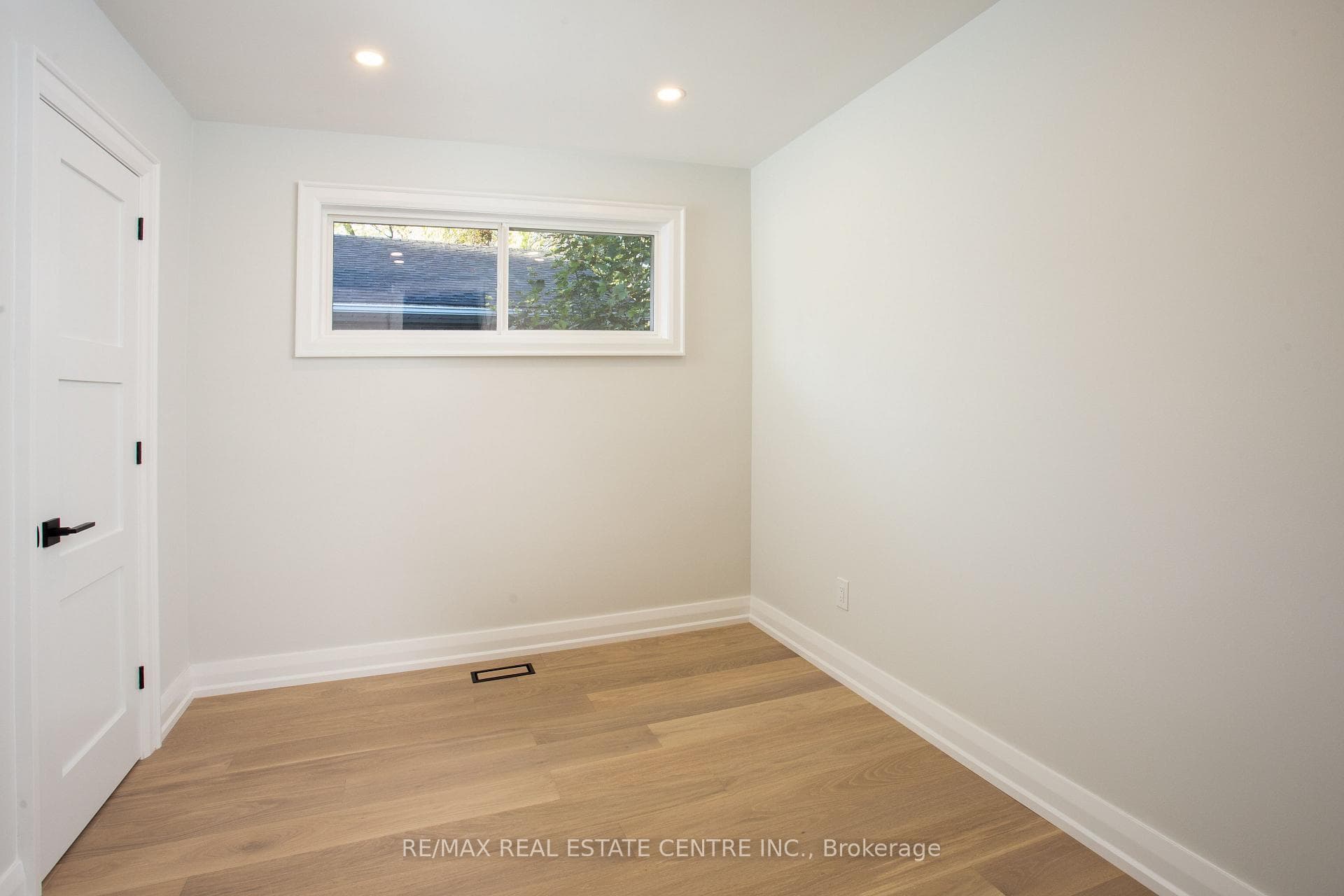 446 Willis Drive - Detached photo 19 of 35 in Oakville, Ontario