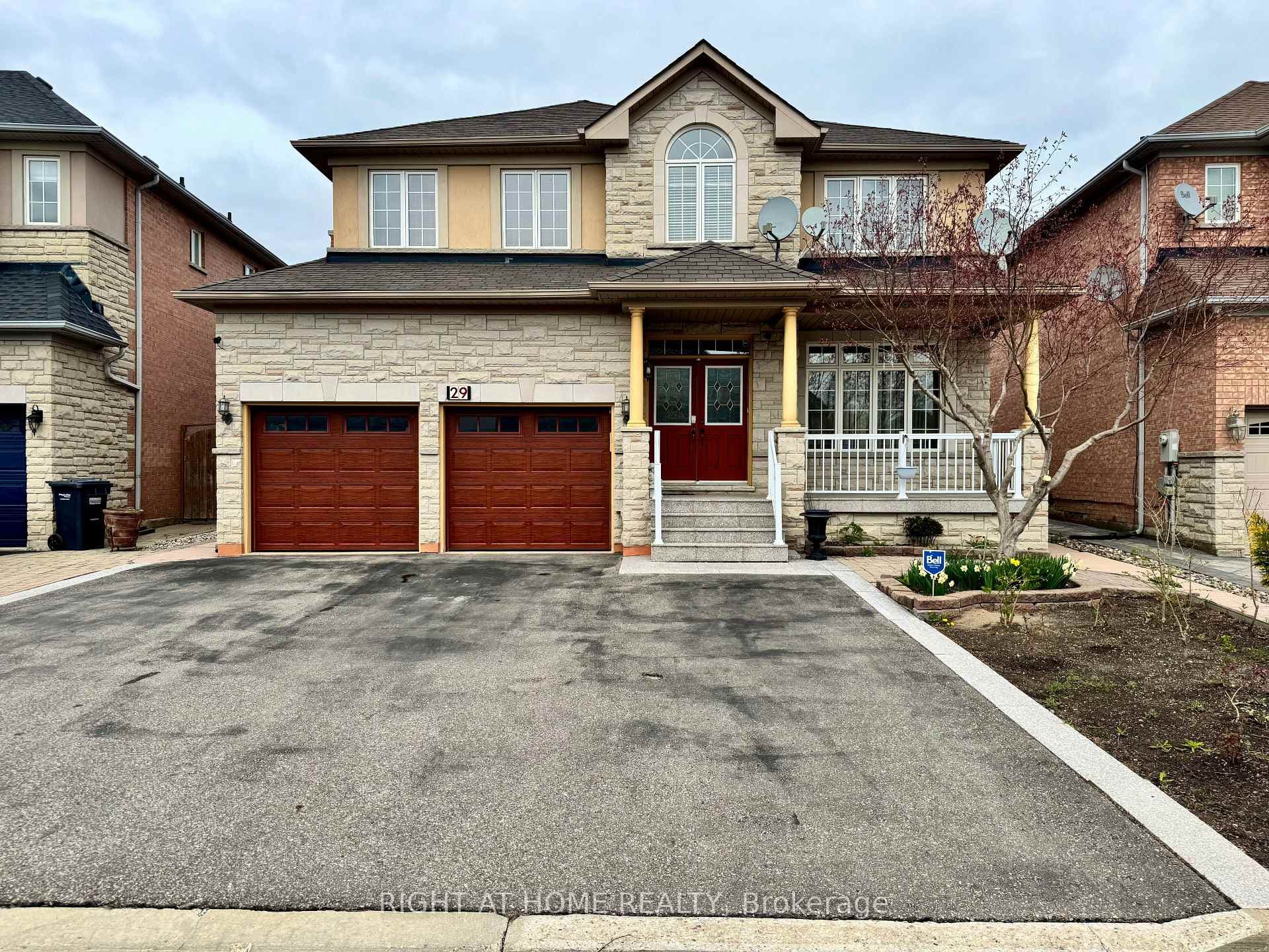 29 Lynnvalley Crescent - home for sale in Brampton, Ontario