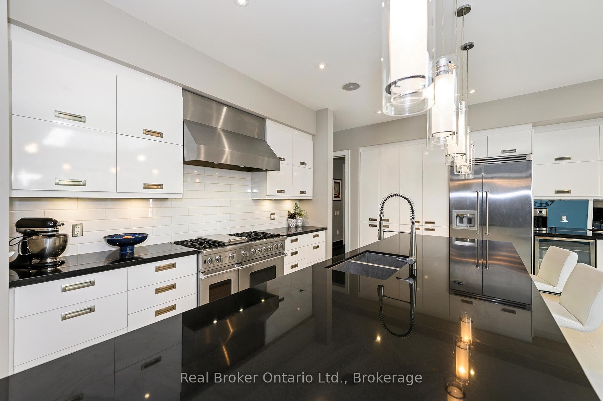 4507 Lakeshore Road - Detached photo 6 of 50 in Burlington, Ontario