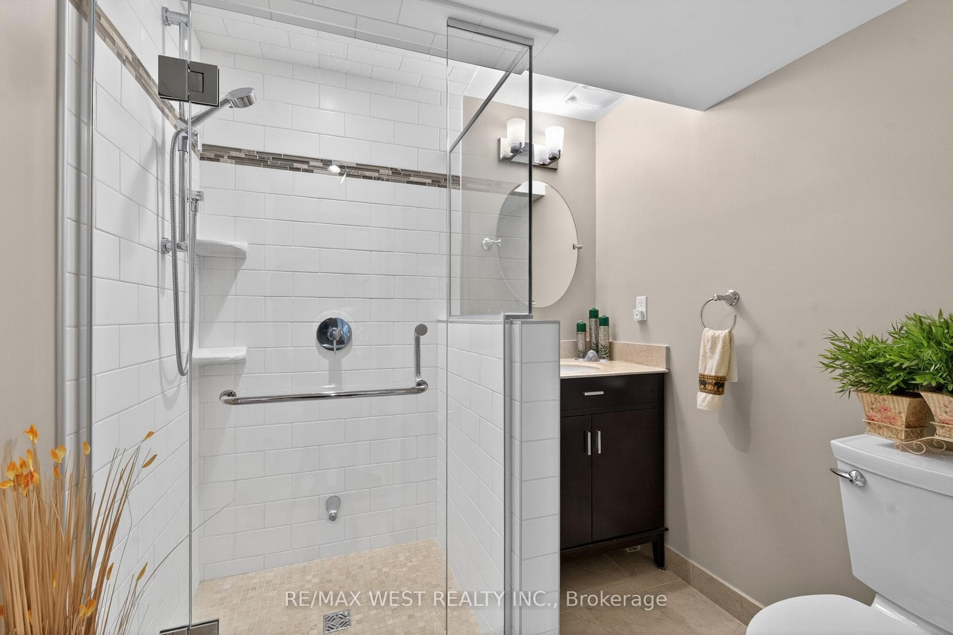 16 Caravan Drive - Detached photo 37 of 49 in Don Mills / Parkwoods / Victoria Village, Ontario