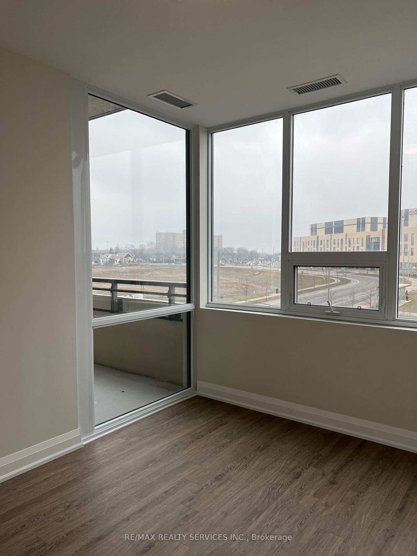 15 Lynch Street Unit 303 - Condo photo 16 of 27 in Brampton, Ontario