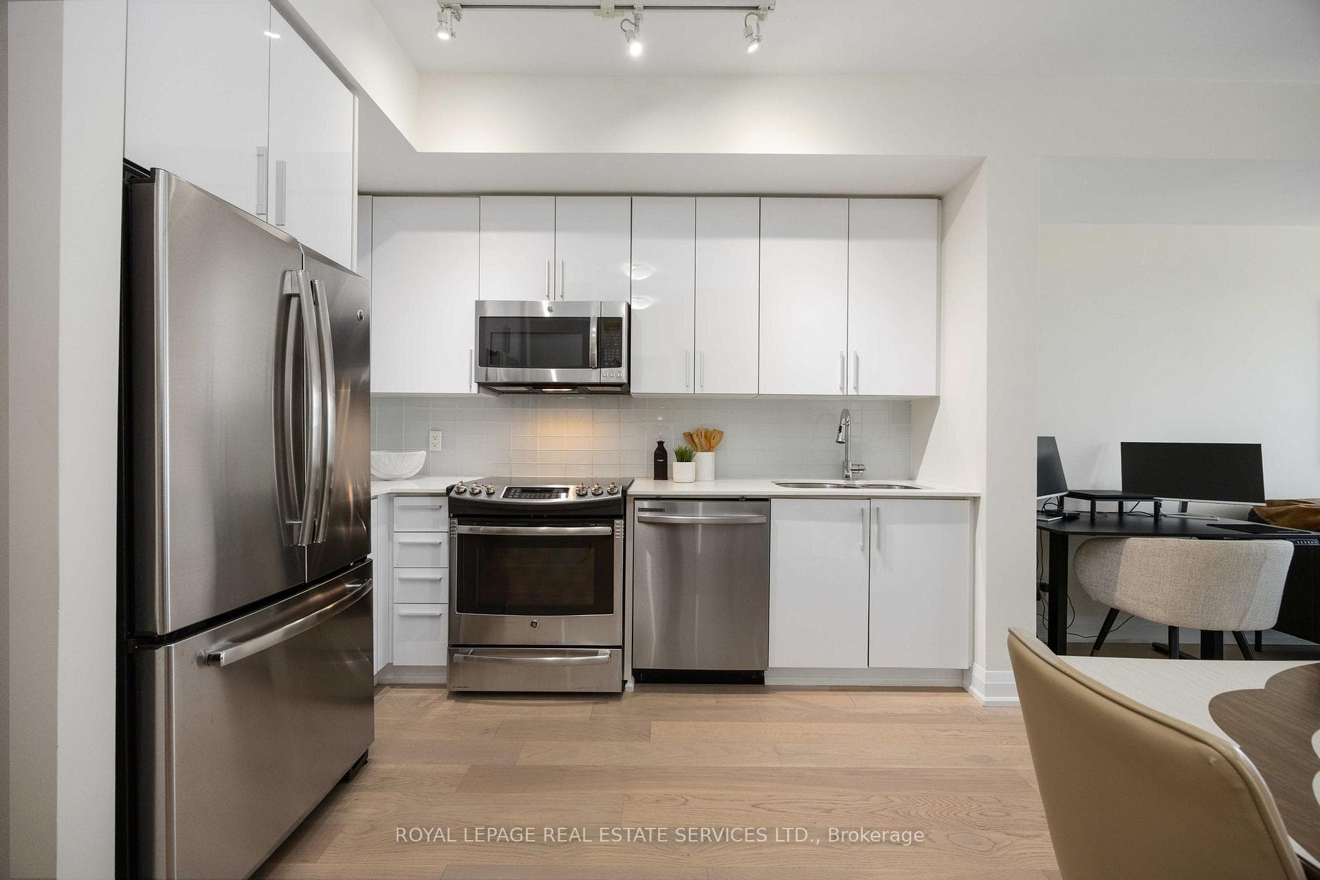 2212 Lake Shore Boulevard Unit 3807 - Condo photo 6 of 44 in Liberty Village / Parkdale / South Parkdale, Ontario