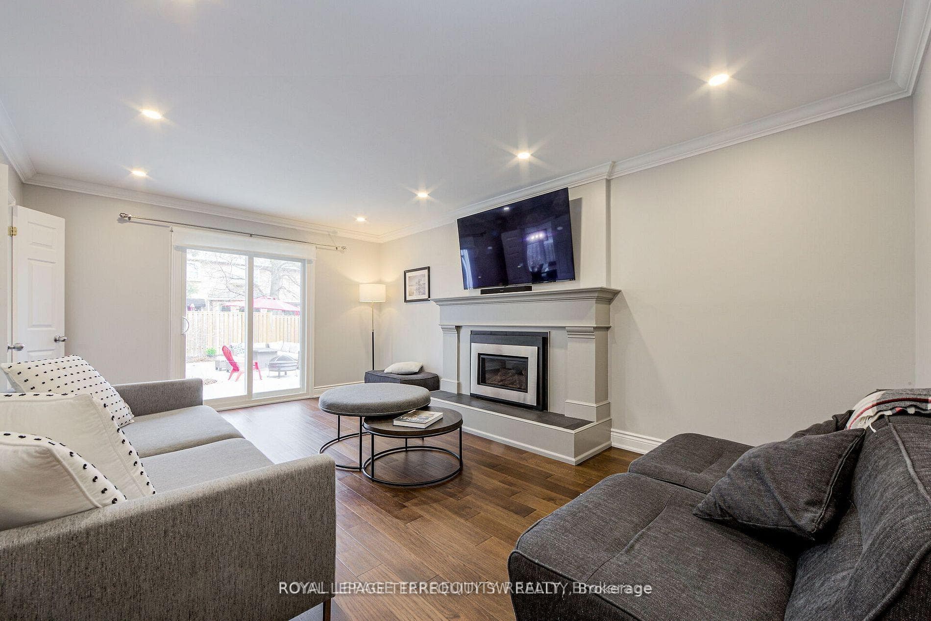 2025 Parklane Crescent - Detached photo 7 of 50 in Burlington, Ontario