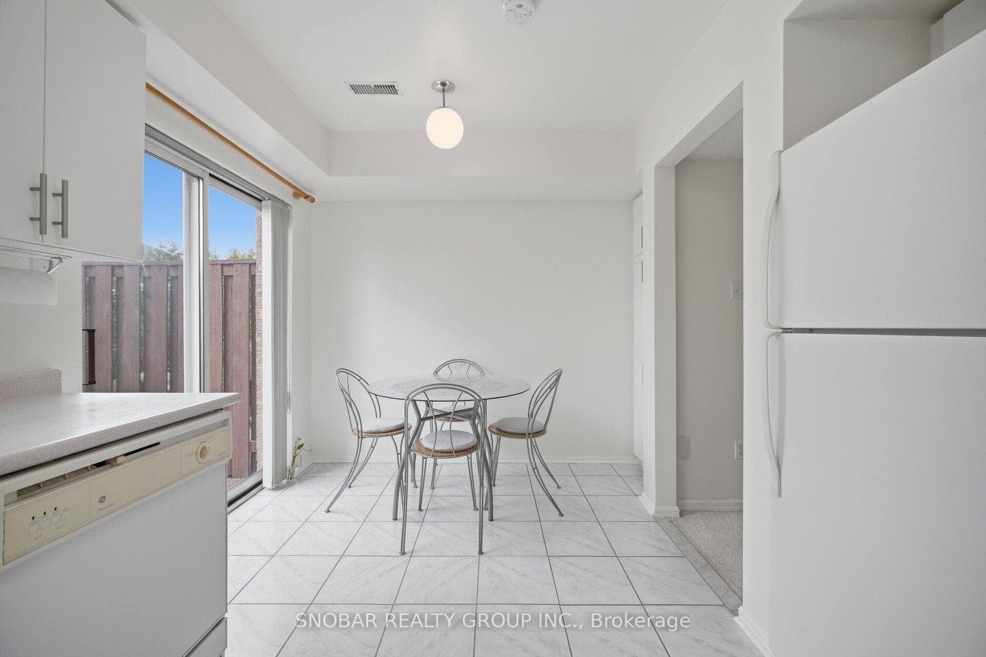 1050 Bristol Road Unit 31 - Condo photo 13 of 27 in Mississauga, Ontario