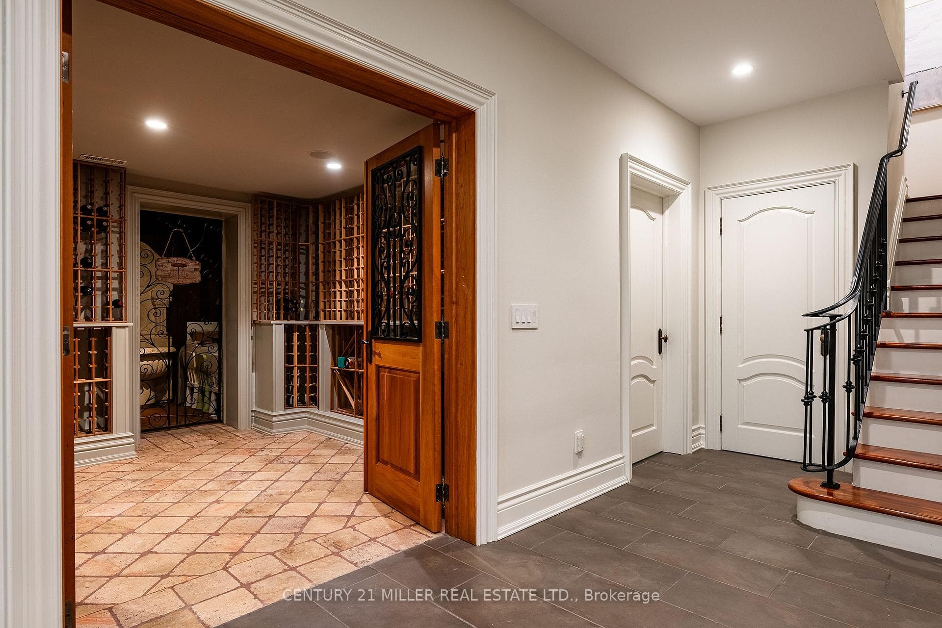 2096 Lakeshore Road - Detached photo 35 of 48 in Oakville, Ontario