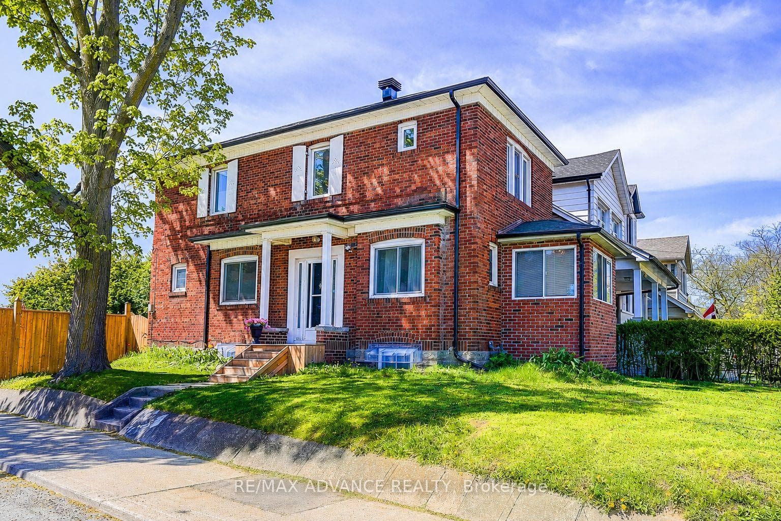 33 Castlefield Avenue - Detached photo 1 of 42 in Forest Hill / Deer Park, Ontario