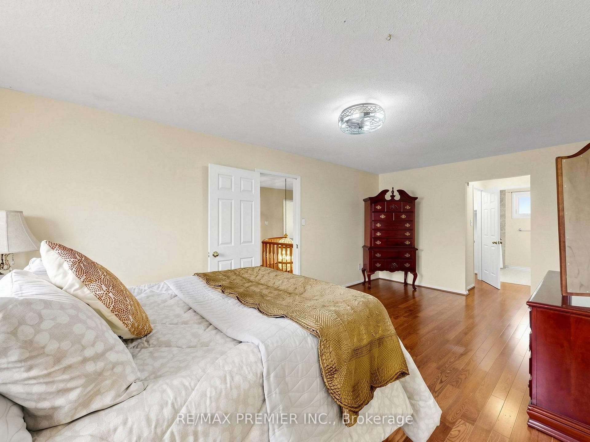 4579 Guildwood Way - Detached photo 19 of 31 in Mississauga, Ontario
