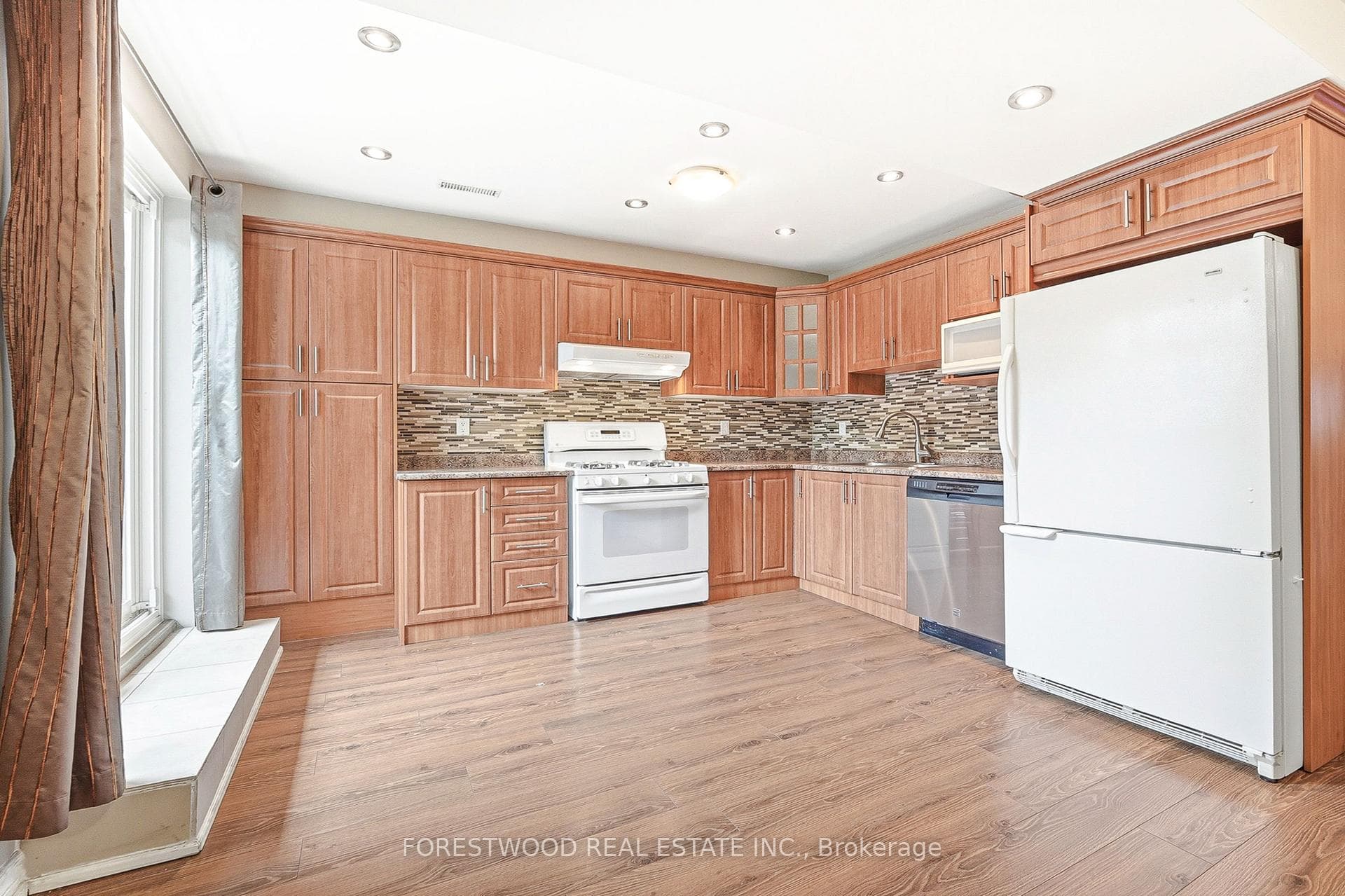 69 Surbray Grove - Semi-Detached photo 26 of 46 in Mississauga, Ontario