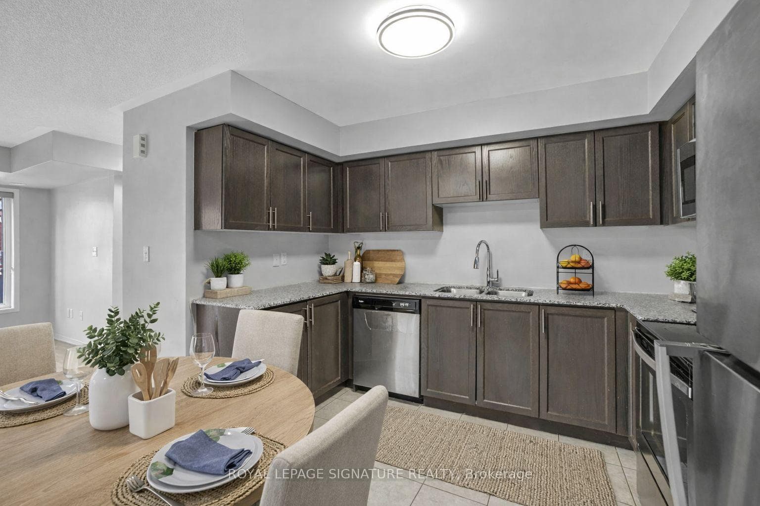 2492 Post Road Unit 19 - Condo photo 5 of 24 in Oakville, Ontario