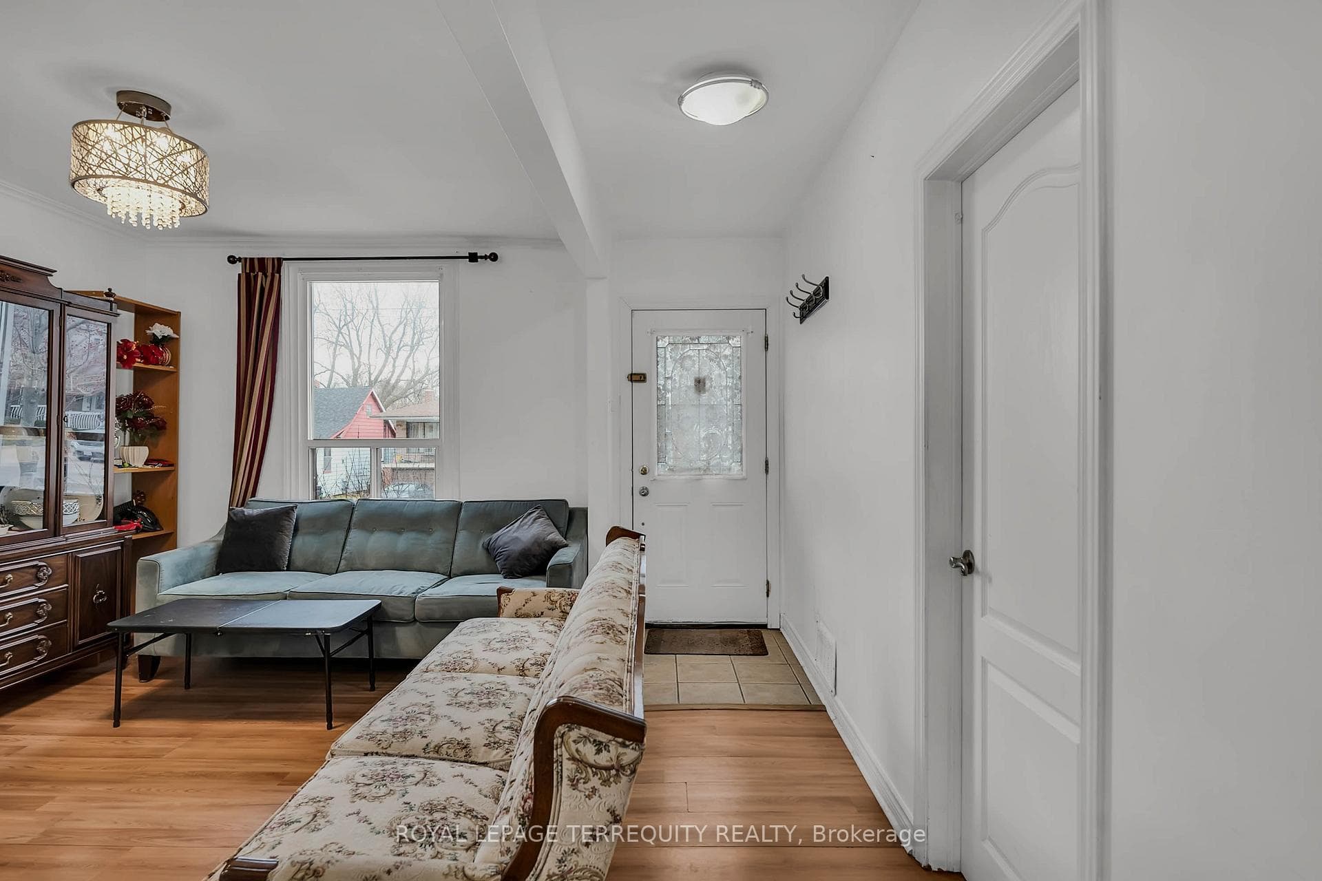 27 Phillip Avenue - Detached photo 5 of 25 in Birch Cliff / Cliffside, Ontario