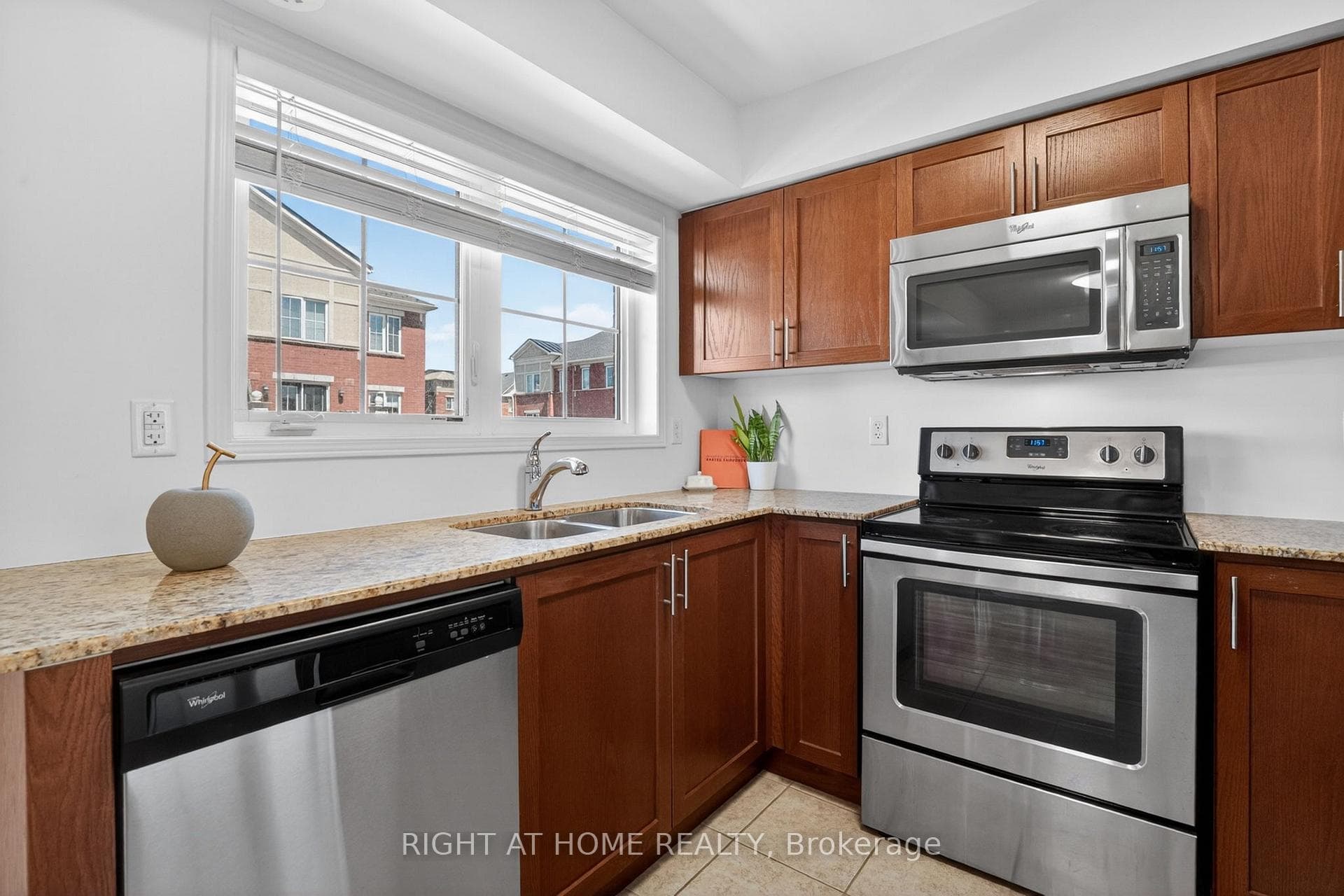 2480 Post Road Unit 26 - Condo photo 18 of 38 in Oakville, Ontario
