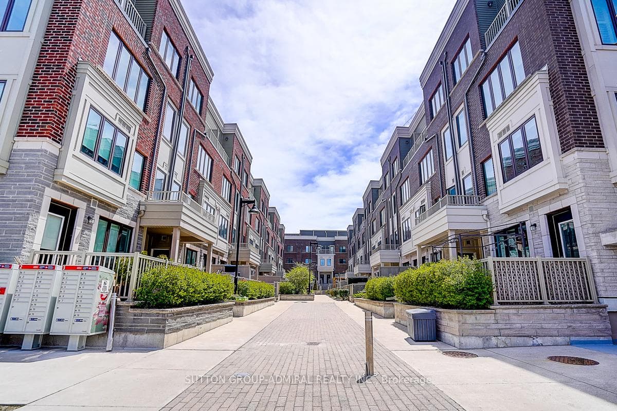 85 Eastwood Park Gardens Unit 18 - Condo photo 2 of 33 in Liberty Village / Parkdale / South Parkdale, Ontario