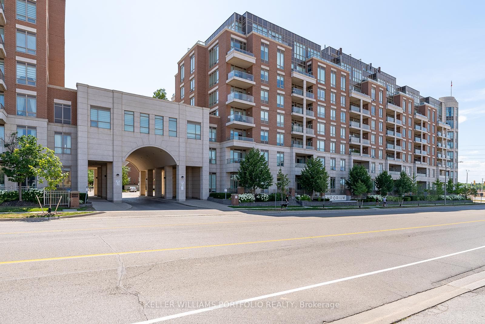 2480 Prince Michael Drive Unit 304 - Condo photo 1 of 27 in Oakville, Ontario