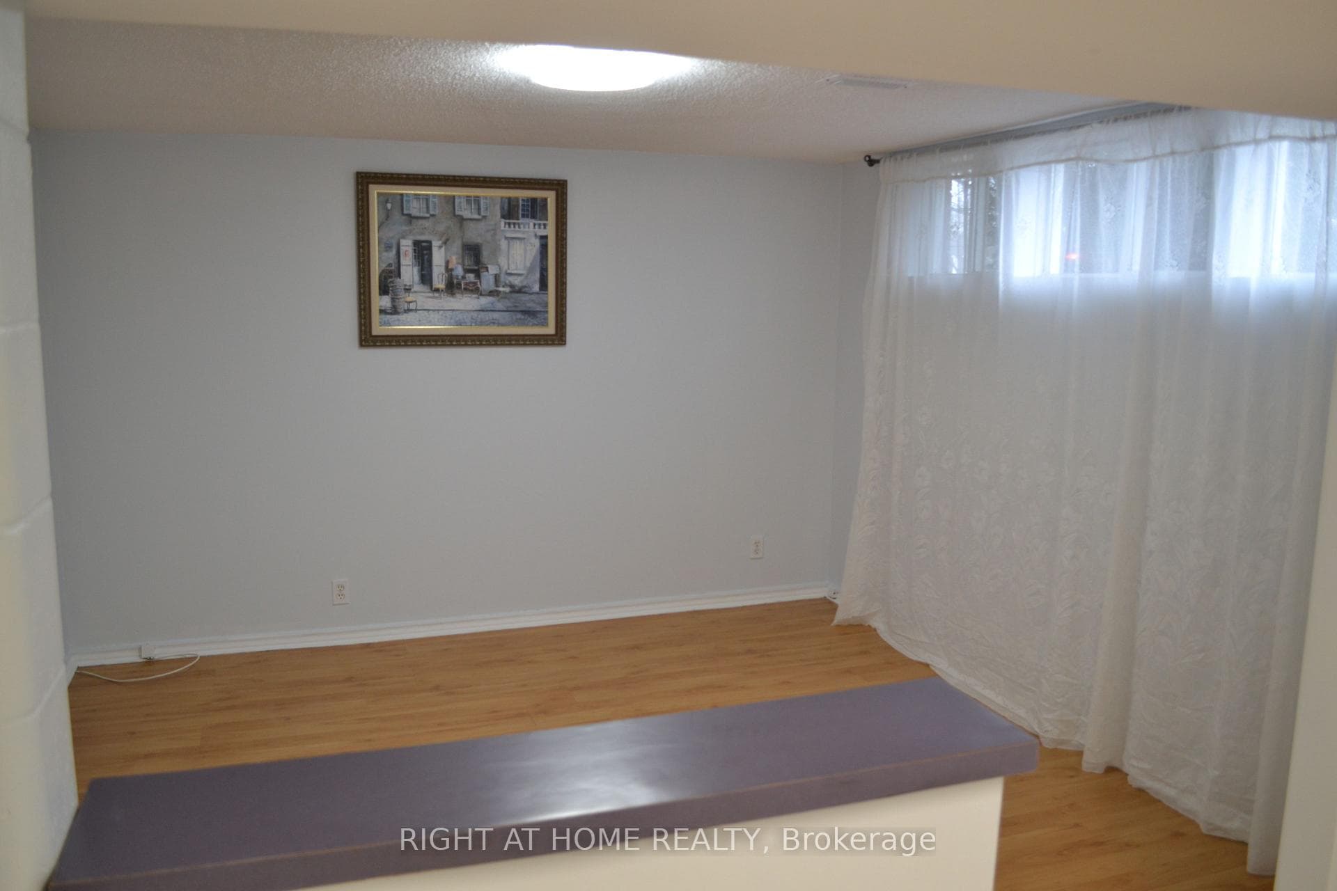 505 Mohawk Road Unit Basement - Detached photo 2 of 7 in Hamilton, Ontario