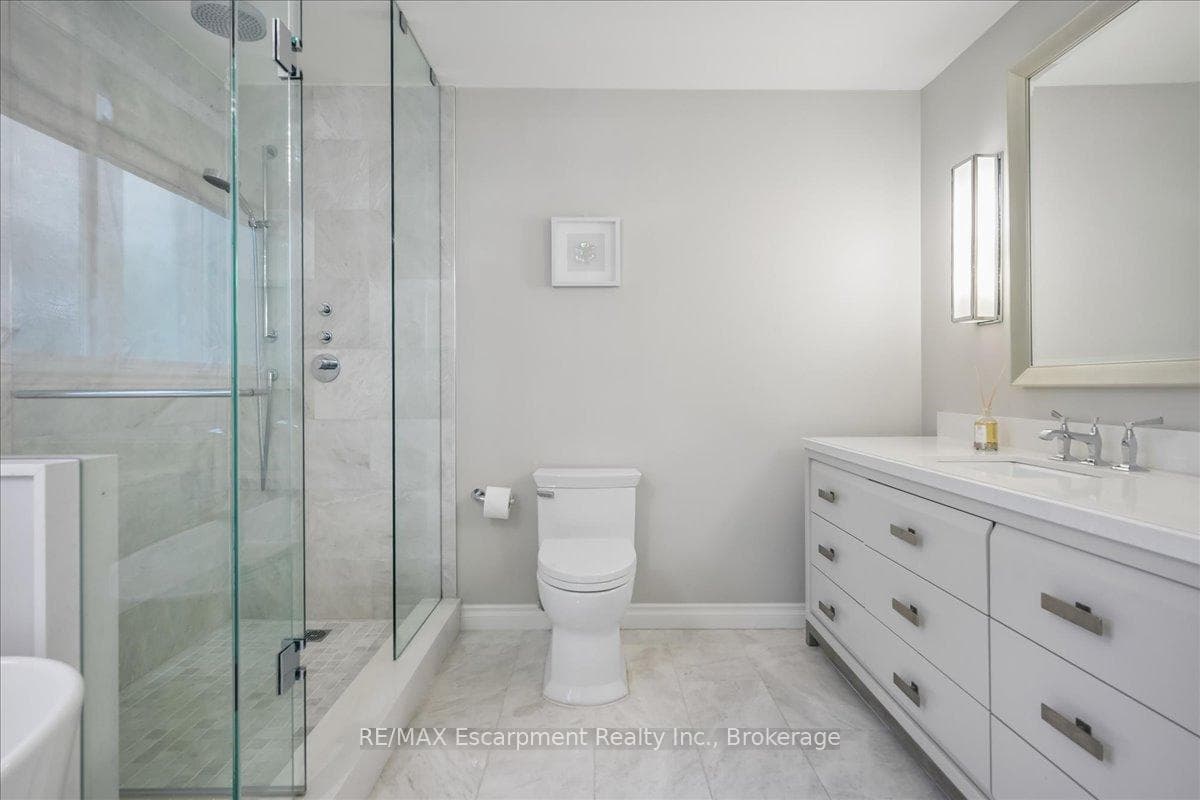 549 Jeanette Drive - Detached photo 28 of 39 in Oakville, Ontario
