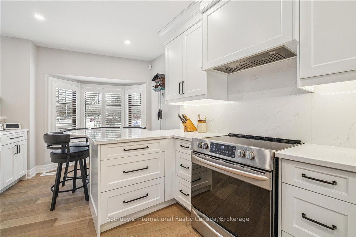 10 Southwind Terrace - Townhouse photo 13 of 43 in Oakville, Ontario