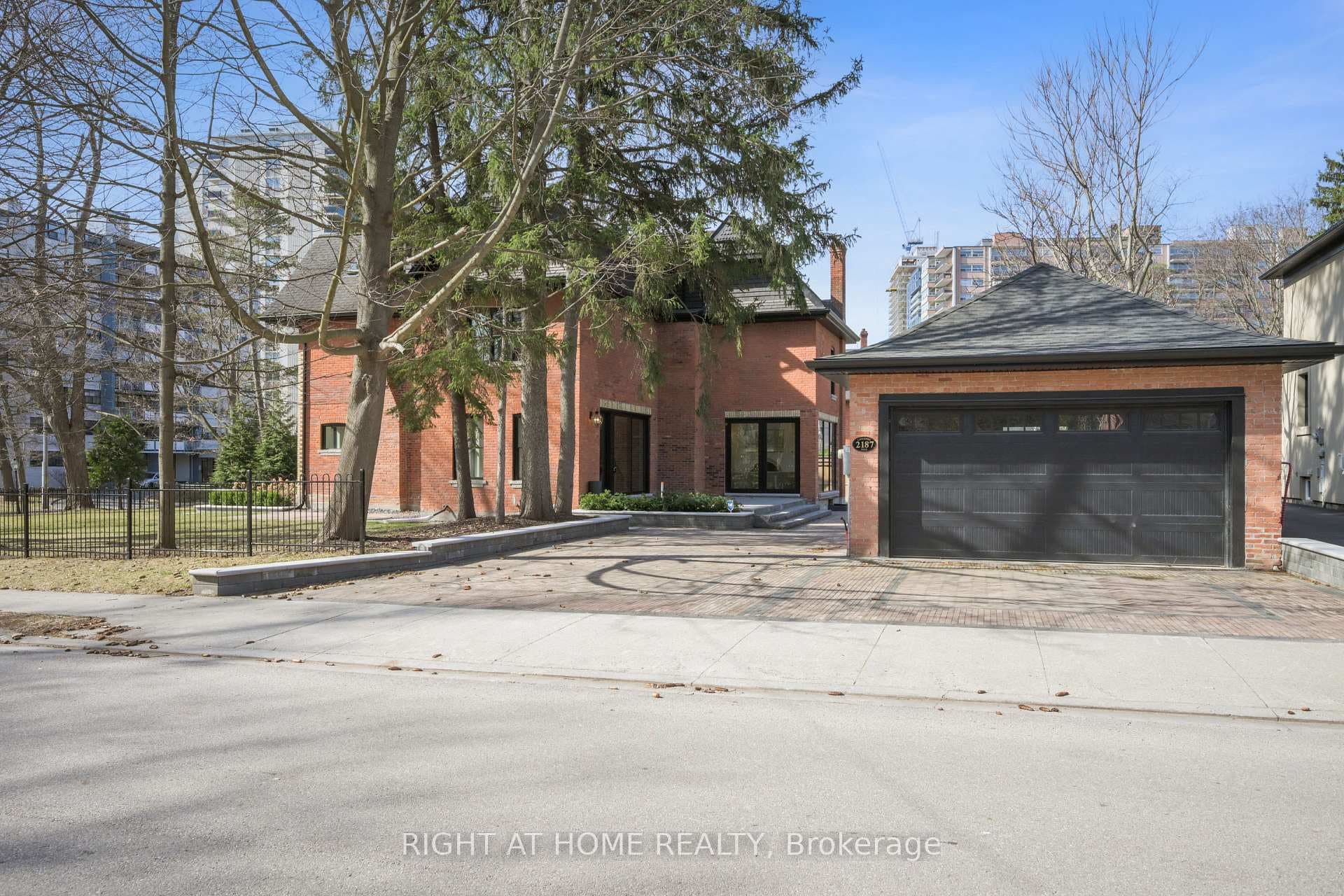 2187 Lakeshore Road - Detached photo 21 of 28 in Burlington, Ontario