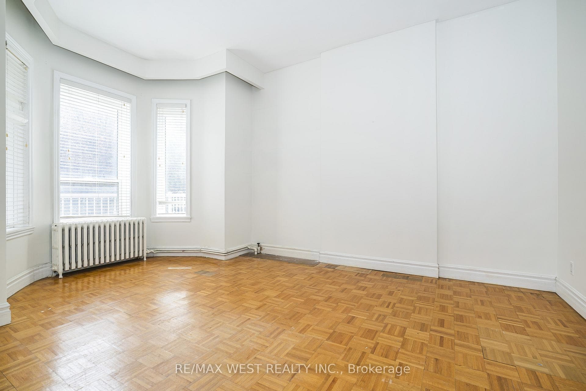 404 Manning Avenue - Semi-Detached photo 4 of 41 in Downtown Toronto / Waterfront, Ontario