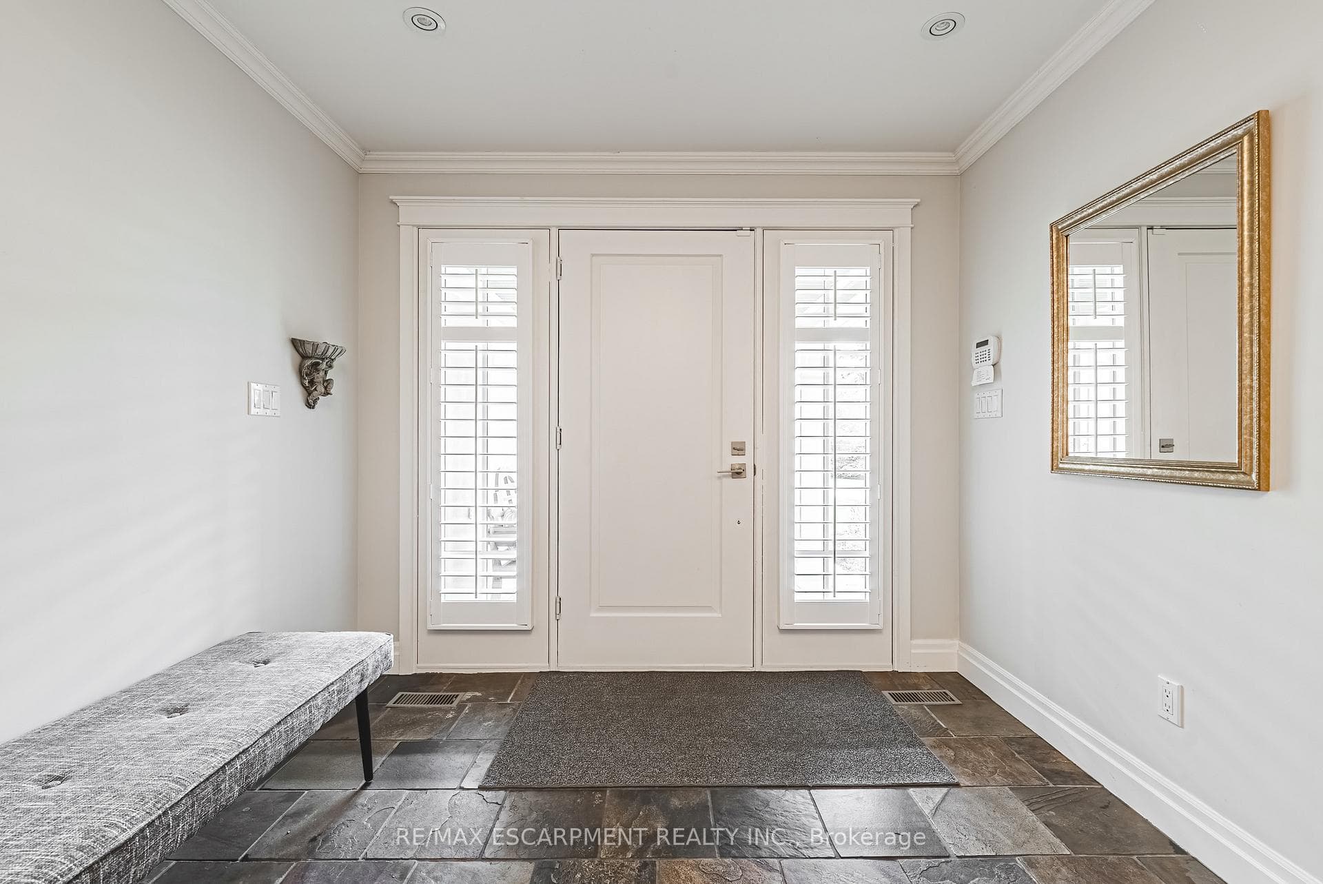 7 Colonial Crescent - Detached photo 7 of 49 in Oakville, Ontario