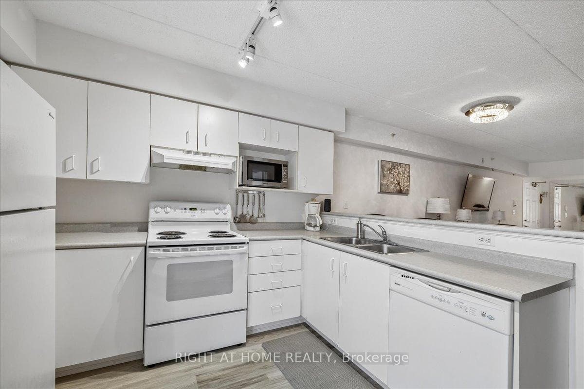 1451 Walker's Line Unit Unit # 312 - Condo photo 24 of 47 in Burlington, Ontario
