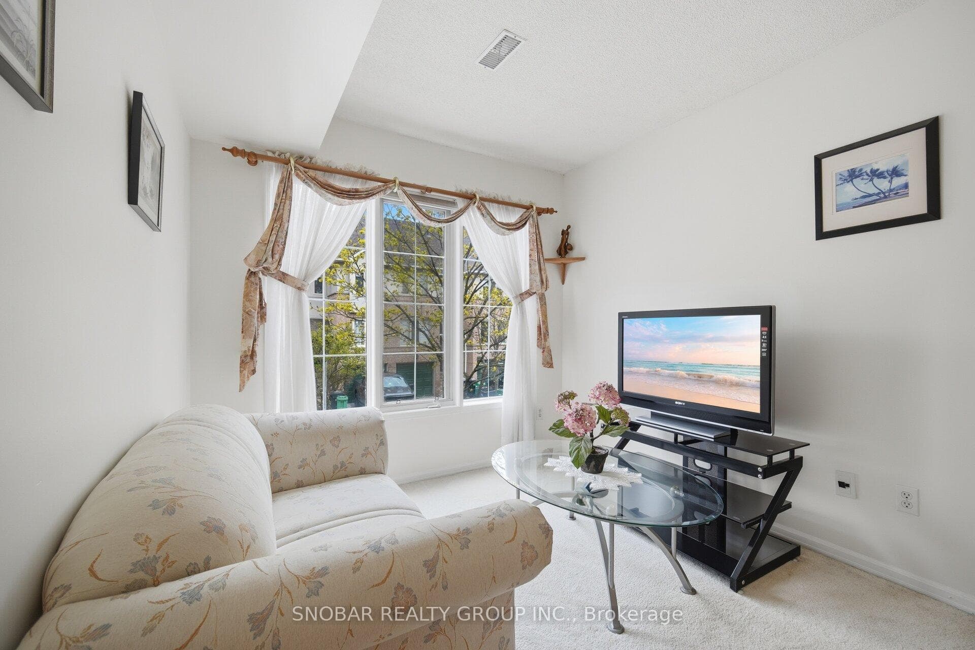 1050 Bristol Road Unit 31 - Condo photo 7 of 27 in Mississauga, Ontario