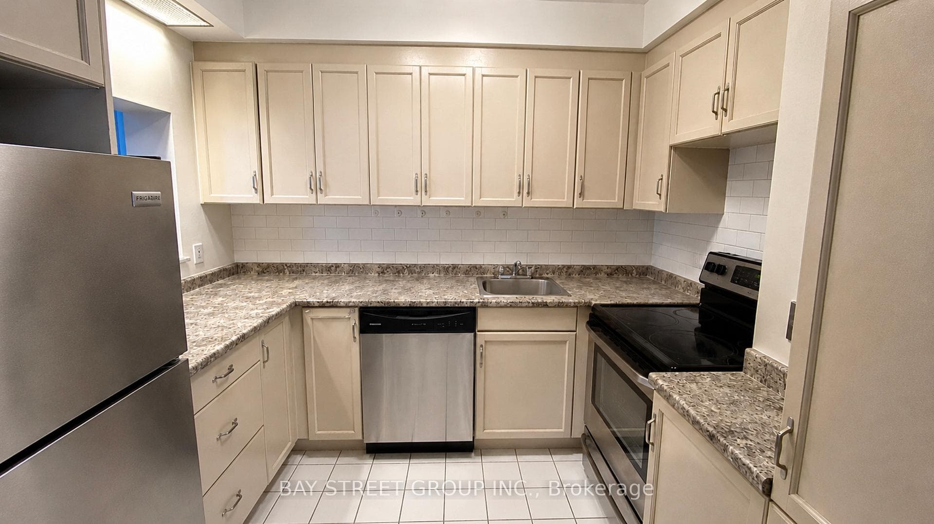 284 Bloor Street Unit 902 - Condo photo 10 of 27 in Annex / Yorkville / Summerhill, Ontario