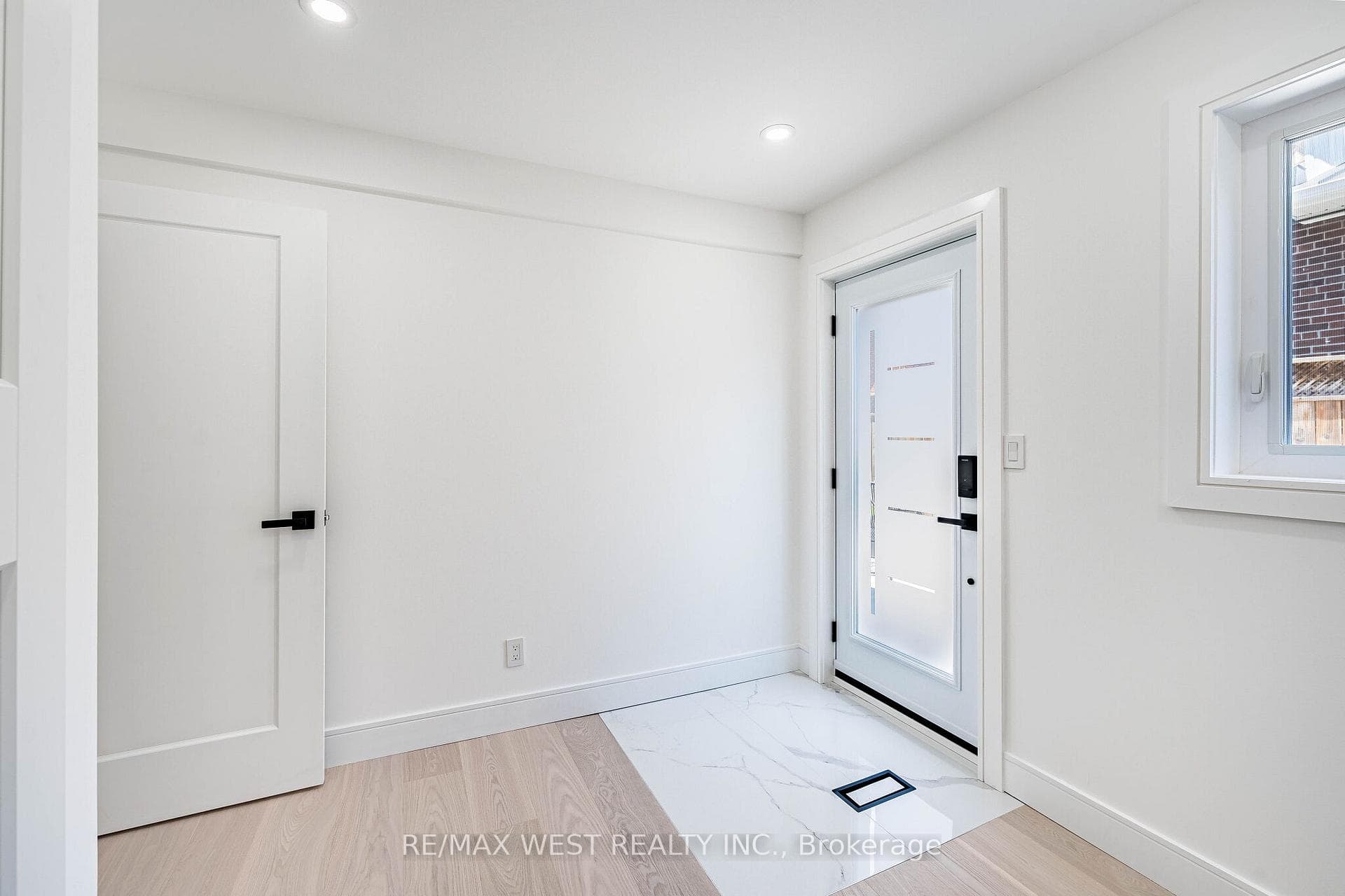 18 Torrington Drive - Detached photo 31 of 44 in Etobicoke (Islington / Rexdale), Ontario